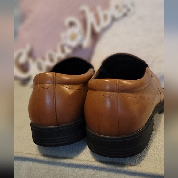 New, never worn dress shoes - Picture 5 of 8